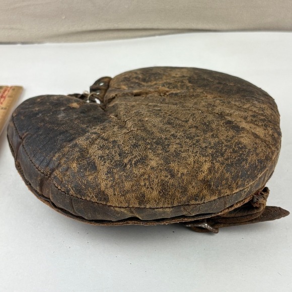 1920s Antique Leather Catcher's Mitt Fully Paded Pillow Style - Picture 7 of 8